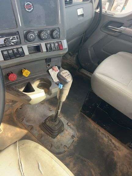 2018 Kenworth T880 showing 26,719 mi, hrs unknown - doesn't run