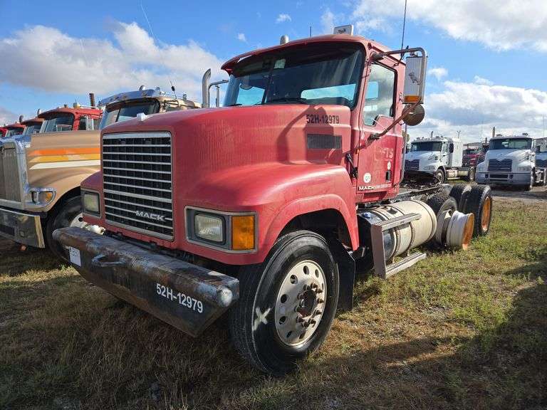 2012 Mack CHU613 showing 33,805 mi, 13,042 hrs -