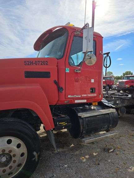 2007 Mack CHN613 showing 89,052 mi, hrs unknown- runs