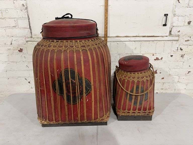 Lidded storage basket 