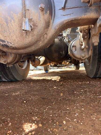 2015 Peterbilt 389 showing 20,400 mi, hrs unknown - doesn't run