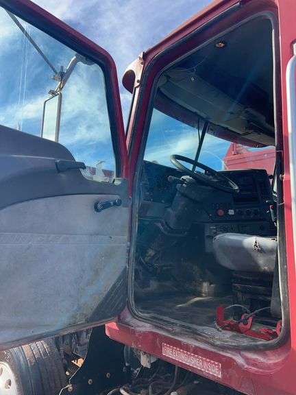 2012 Mack CHU613 showing 43,299 mi, 12,171 hrs - runs