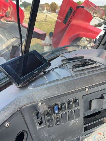 2008 Mack CHU613 showing 50,530 mi, 12,375 hrs- runs