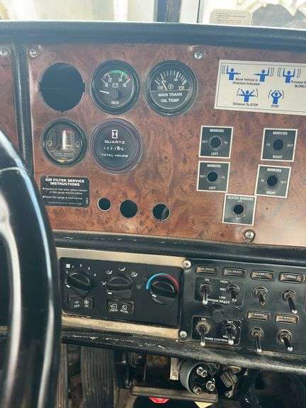 2002 Peterbilt Winch Truck 379 showing 6,294mi, hrs unkown- runs