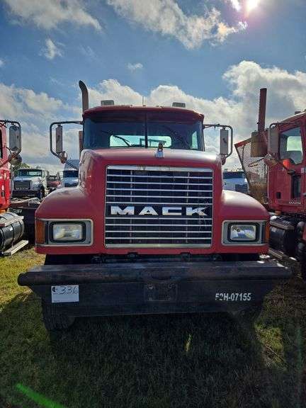 2007 Mack CHN613 showing 55,977 mi, 15,504 hrs- doesn't run