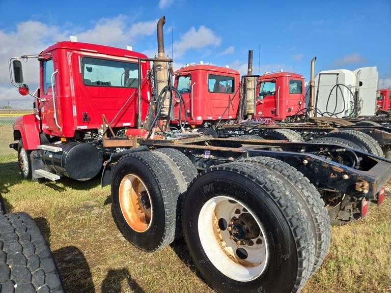 2008 Mack CHU613 52,535 mi, 8,497 hrs- runs