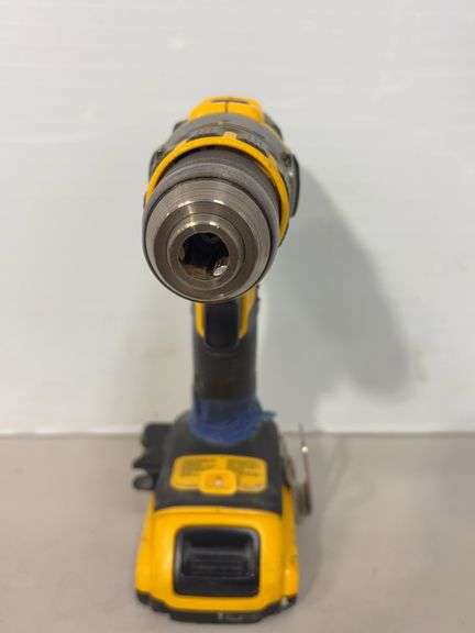 DeWalt cordless impact driver & cordless drill driver w/ battery charger - works