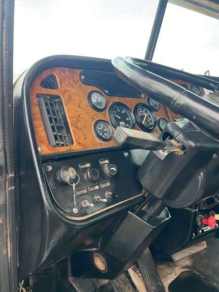 2002 Peterbilt Winch Truck 379 showing 6,294mi, hrs unkown- runs