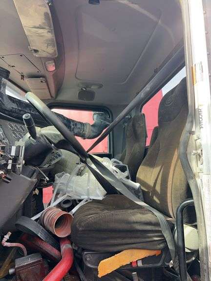 2012 Peterbilt 388 showing 30,080 mi, 7,495 hrs - doesn't run