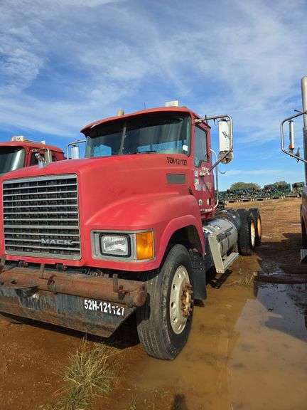 2012 Mack CHU613 showing 39,668 mi, 4,939 hrs - runs