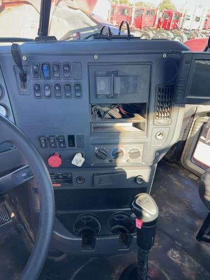 2012 Mack CHU13 showing 28,654 mi, 15,876 hrs- runs