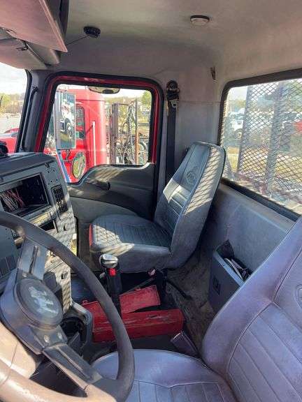 2013 Mack CHU613 showing 119,268 mi, 8,805 hrs- runs