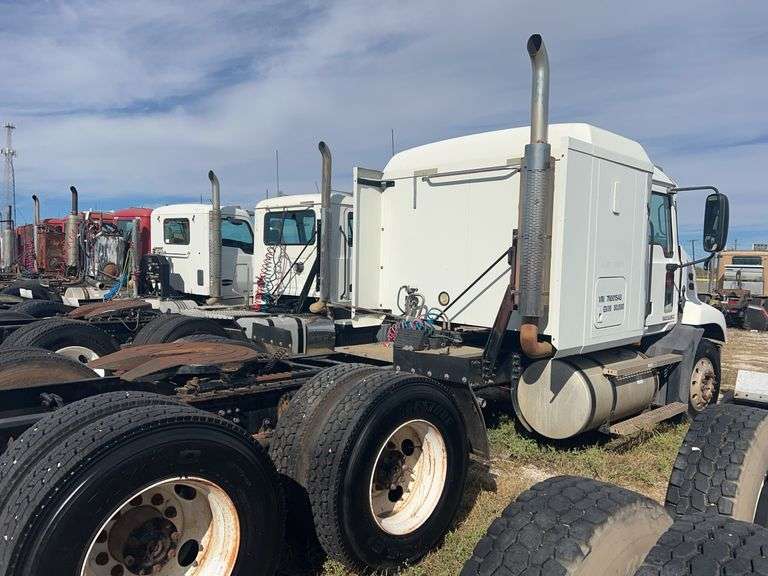 2007 Mack CXP613 showing 551,127 mi, 17,645 hrs - doesn't run