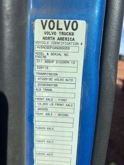 2010 Volvo VN showing 175,079 mi, hrs unknown - doesn't run
