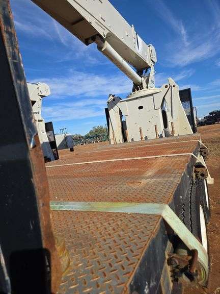 2018 Peterbilt PB348 showing 43,073 mi, 6,155 hrs - runs