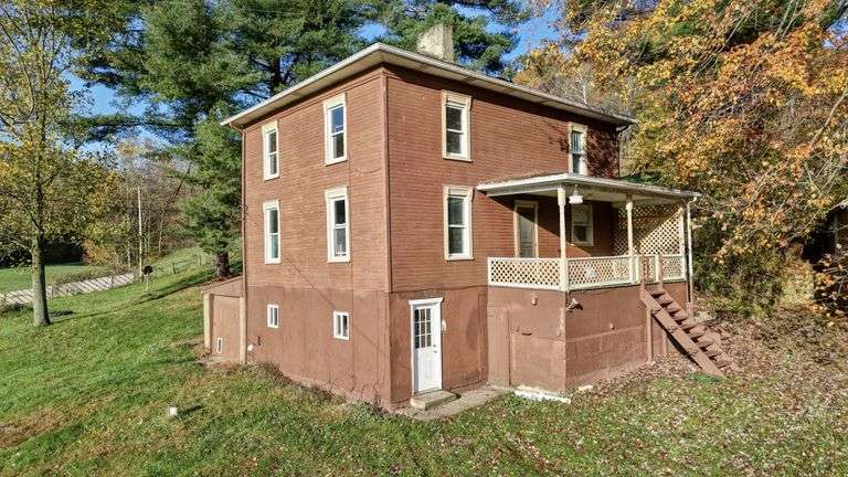 Country Living on 1 Acre i...