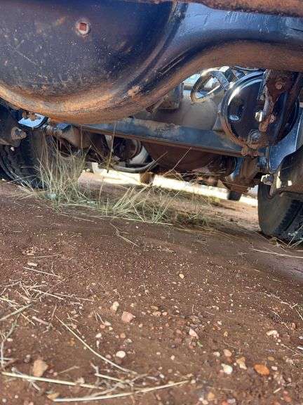 2015 Peterbilt 579 showing 424,747 mi, 22,986 hrs - runs