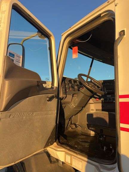 2014 Mack CXU613 showing 665,241, 14,352 hrs- runs