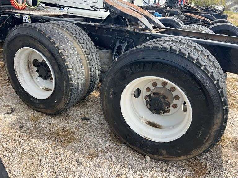 2019 Kenworth T8 showing 17,891 mi, 3,432 hrs - runs