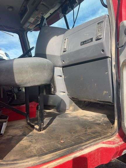 2011 Mack CHU613 showing 38,136 mi, hrs unknown- doesn't run