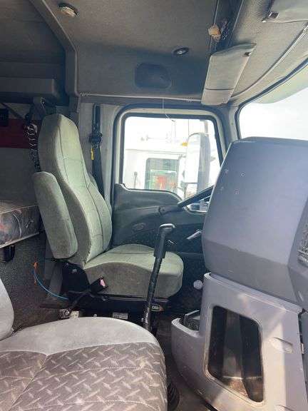 2007 Mack CXP613 showing 551,127 mi, 17,645 hrs - doesn't run