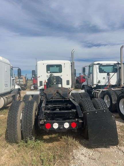 2018 Kenworth T880 showing 13,663 mi, 5,470 hrs - runs