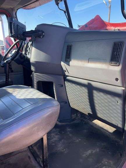 2012 Mack CHU13 showing 28,654 mi, 15,876 hrs- runs