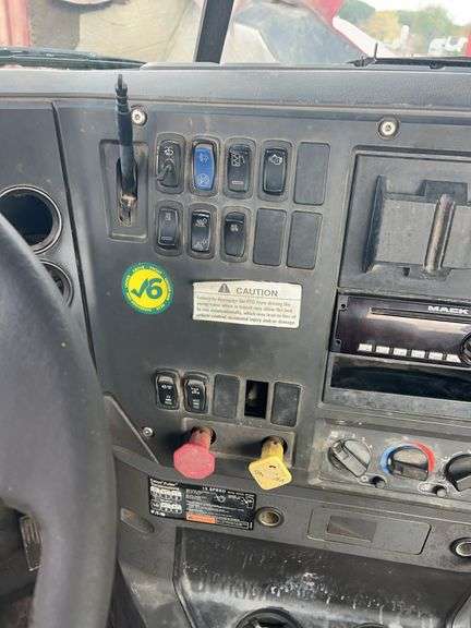 2008 Mack CHU613 showing 42,924 mi, 9,374 hrs- runs