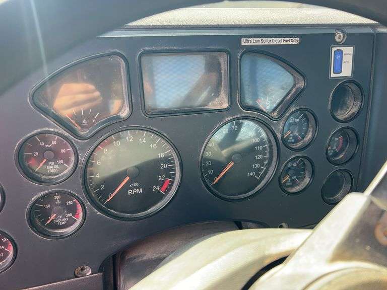 2012 Mack CHU613 showing 30,835 mi, 15,715 hrs - runs