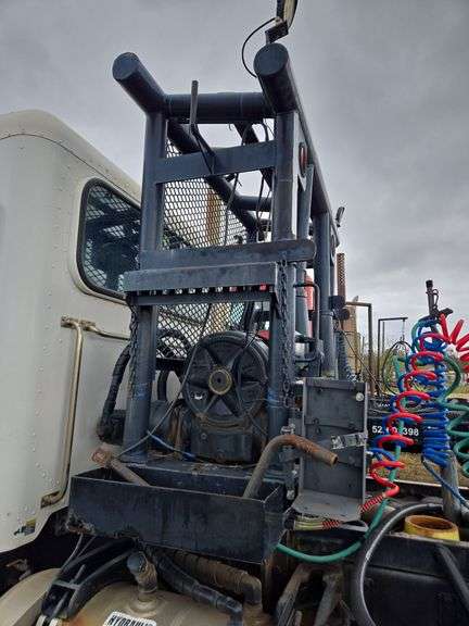 2002 Peterbilt Winch Truck 379 showing 6,294mi, hrs unkown- runs