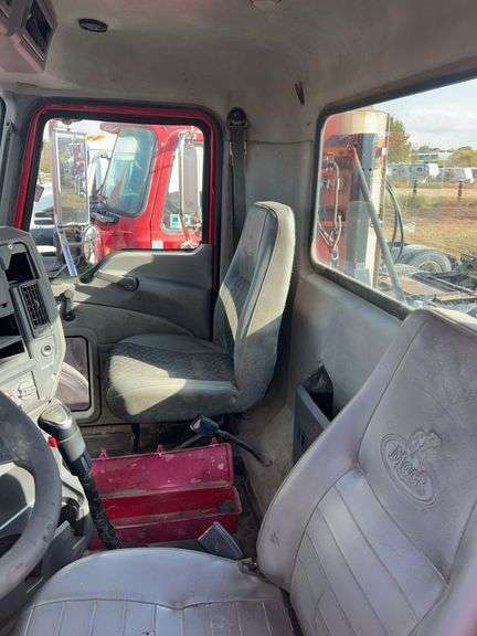 2008 Mack CHU613 showing 50,530 mi, 12,375 hrs- runs