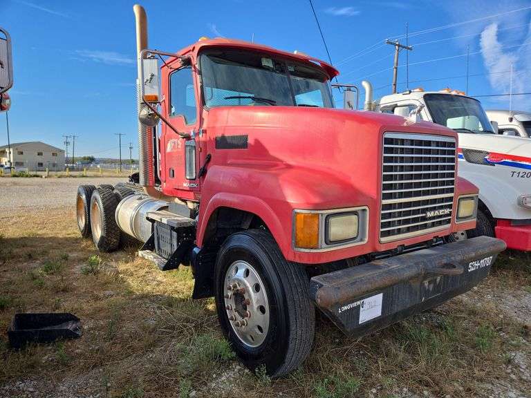 2011 Mack CHU613 showing 38,136 mi, hrs unknown- doesn't run