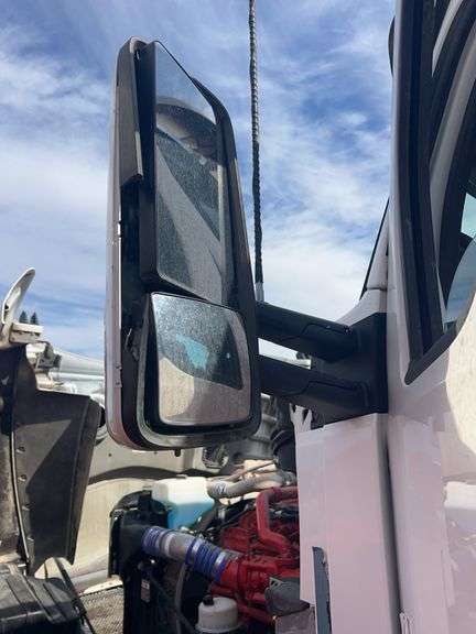 2018 Kenworth T880 showing 26,719 mi, hrs unknown - doesn't run