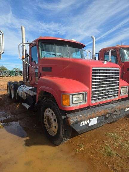 2012 Mack CHU613 showing 30,835 mi, 15,715 hrs - runs