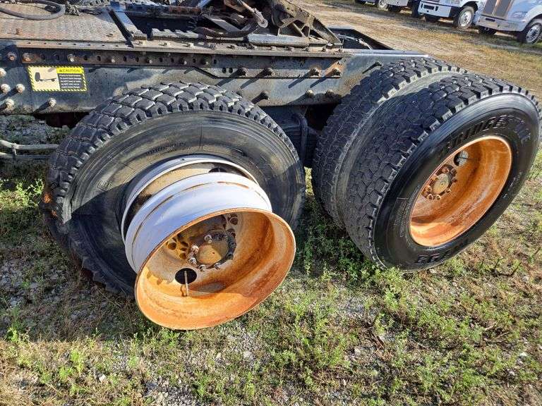 2012 Mack CHU613 showing 33,805 mi, 13,042 hrs -