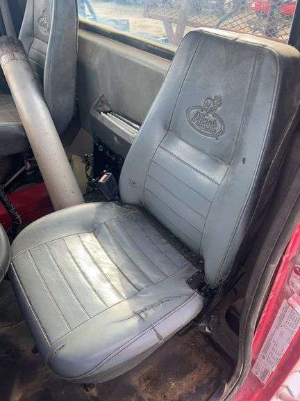 2012 Mack CHU613 showing 88,859 mi, 12,352 hrs - doesn't run