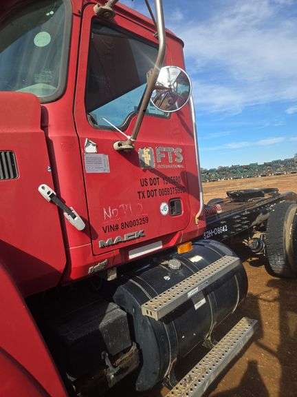 2008 Mack CHU613 showing 30,854 mi, 8,034 hrs - doesn't run