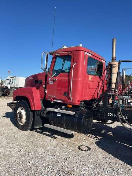 2008 Mack CHU13 miles & hrs unknown- doesn't run