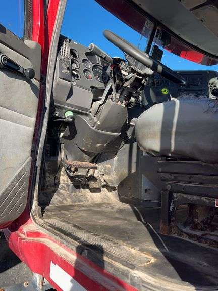 2008 Mack CHU613 showing 43,154 mi, 8,316 hrs- doesn't run