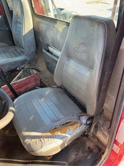 2008 Mack CHU613 showing 43,154 mi, 8,316 hrs- doesn't run