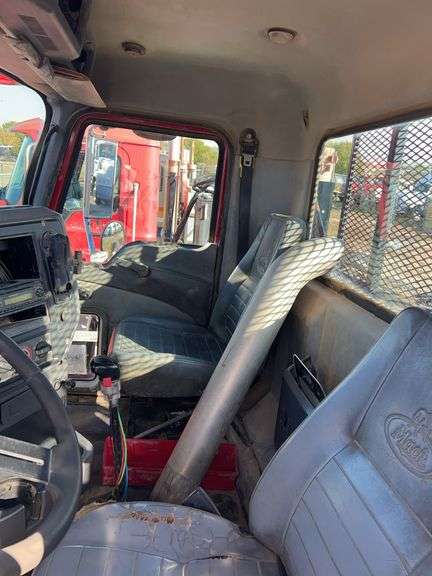 2012 Mack CHU613 showing 30,190 mi, 11,155 hrs- runs