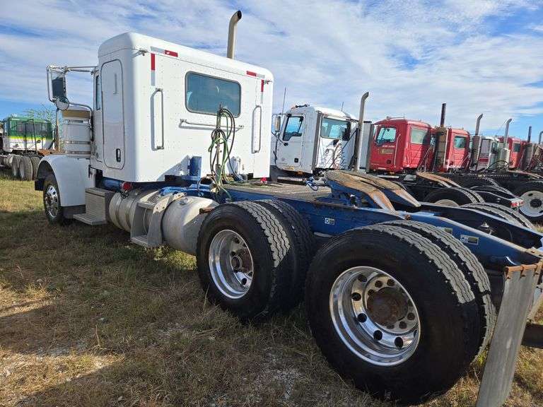 2013 Peterbilt 367 showing 63,847 mi, 9,758 hrs -