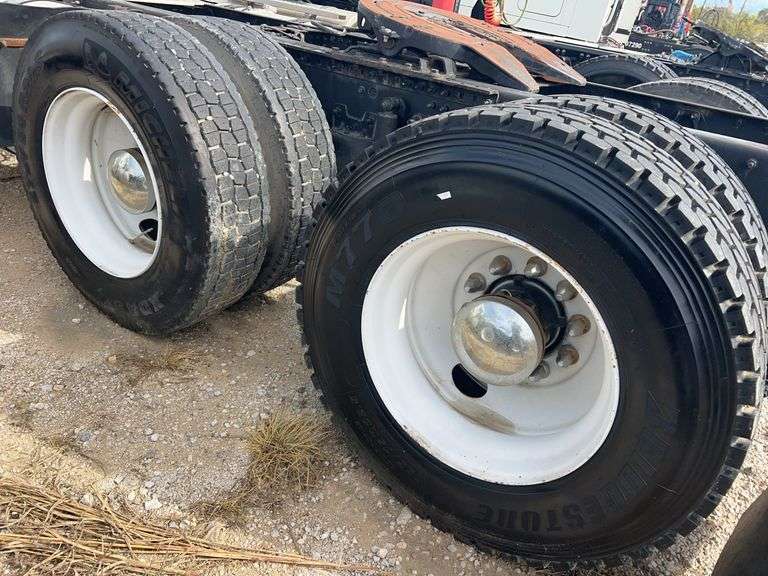 2012 Mack CXU613 showing 701,487 mi, 15,325 hrs - runs