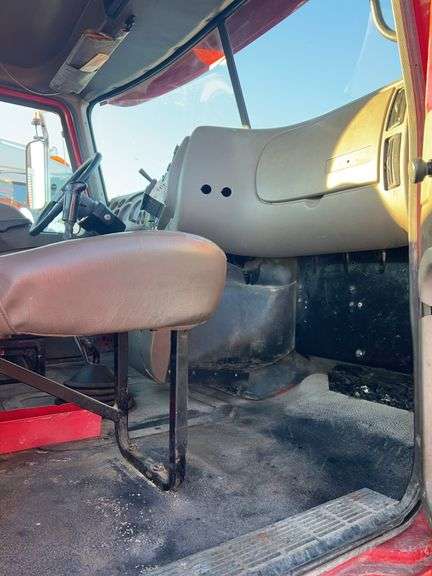 2007 Mack CHU613 showing 38,067 mi, 13,851 hrs- runs