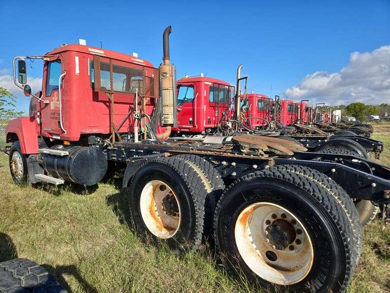 2008 Mack CHU613 showing 59,117 mi, 12,663 hrs- runs