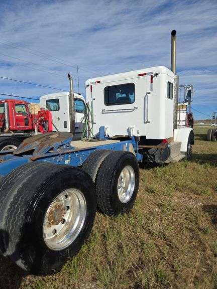 2013 Peterbilt 367 showing 63,847 mi, 9,758 hrs -