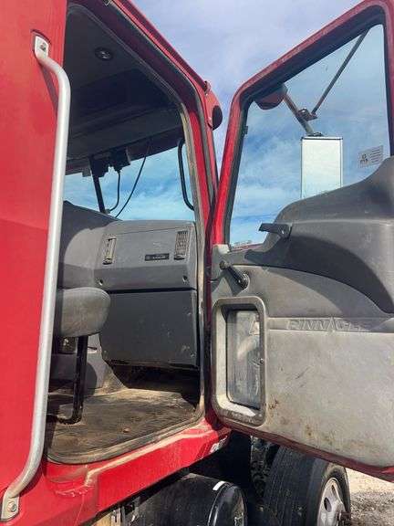 2011 Mack CHU613 showing 38,136 mi, hrs unknown- doesn't run