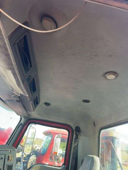 2008 Mack CHU613 showing 41,791 mi, 7,598 mi- doesn't run