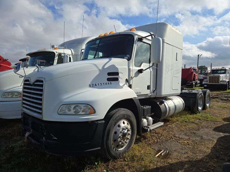 2013 Mack CXU613 showing 438,785 mi, 141,133 hrs- runs