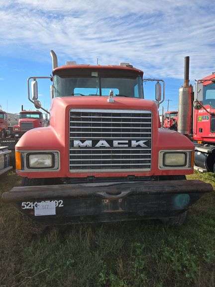 2007 Mack CHN613 showing 57,568 mi, 15,558 hrs - runs
